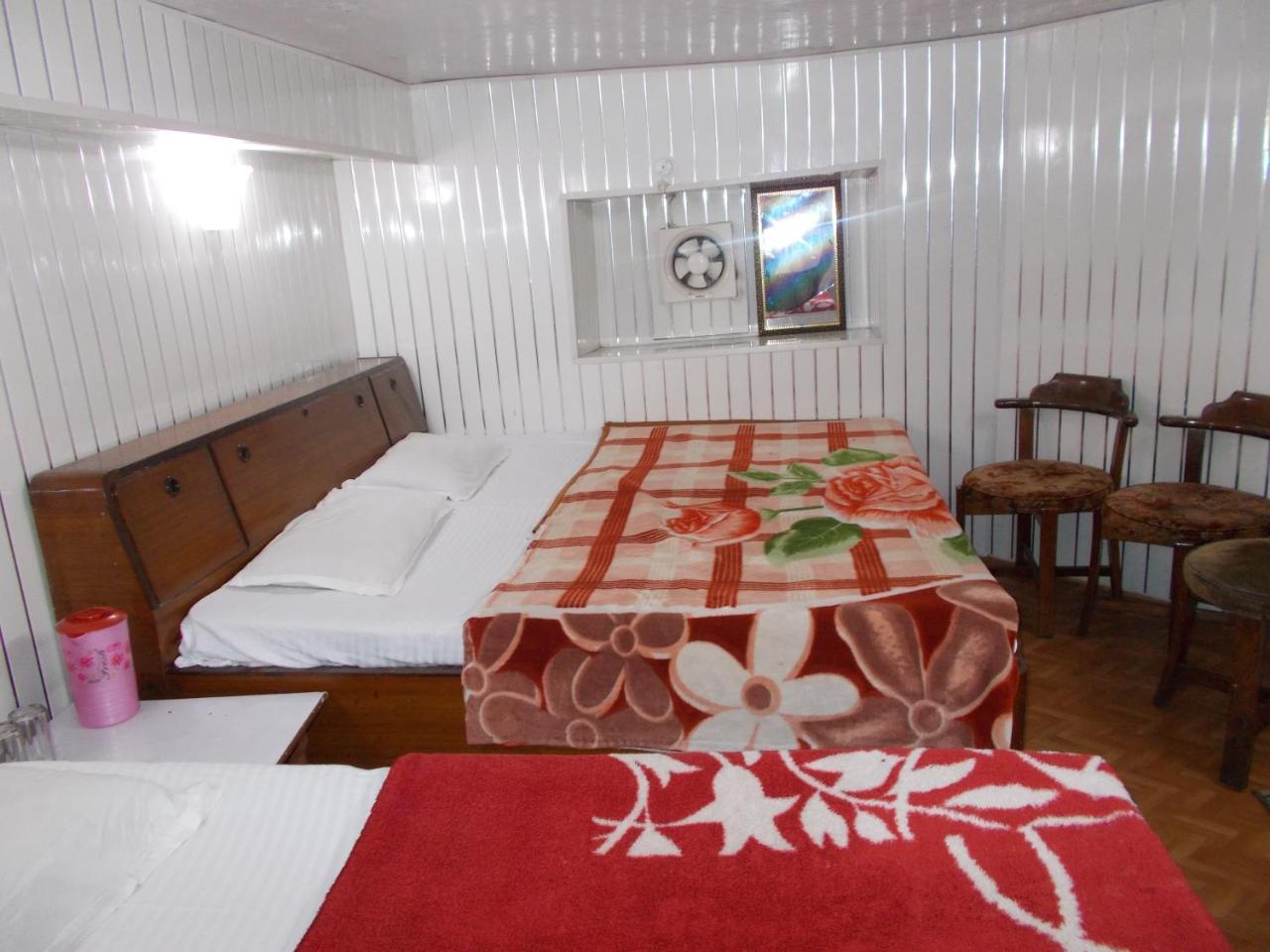 Hotel Darpan Найнитал Экстерьер фото